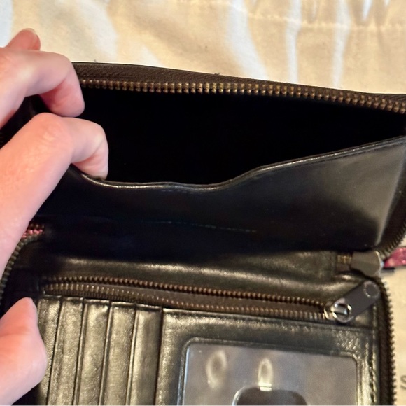 Marc Jacobs wallet. GUC. Metallic color more visible in person. - Picture 4 of 6